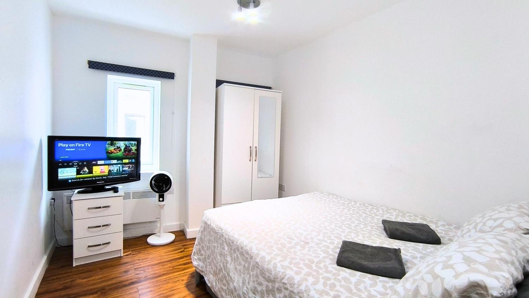 Apartment Ultra Next To Shopping Center And Station Harrow