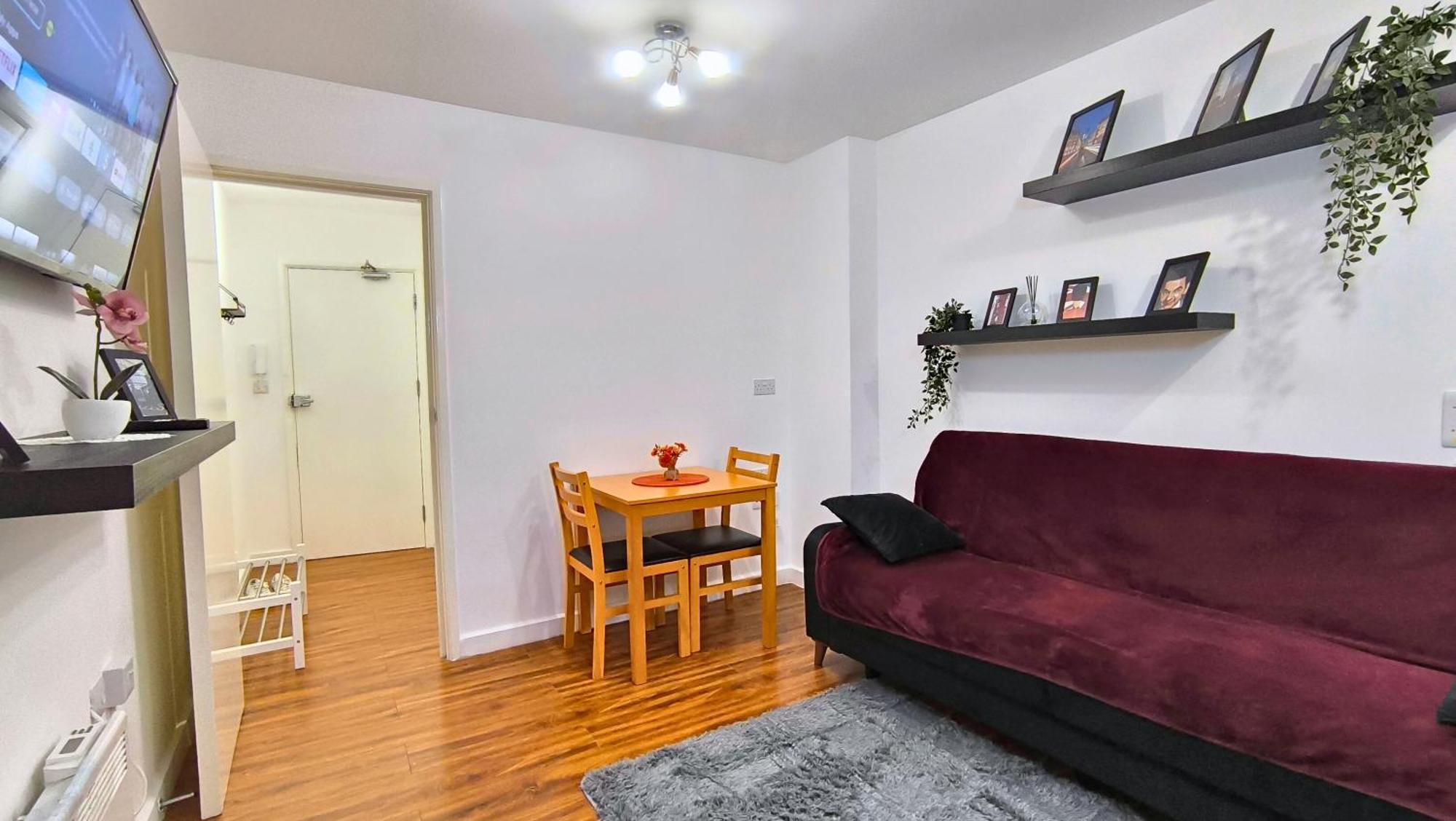 Apartment Ultra Next To Shopping Center And Station
