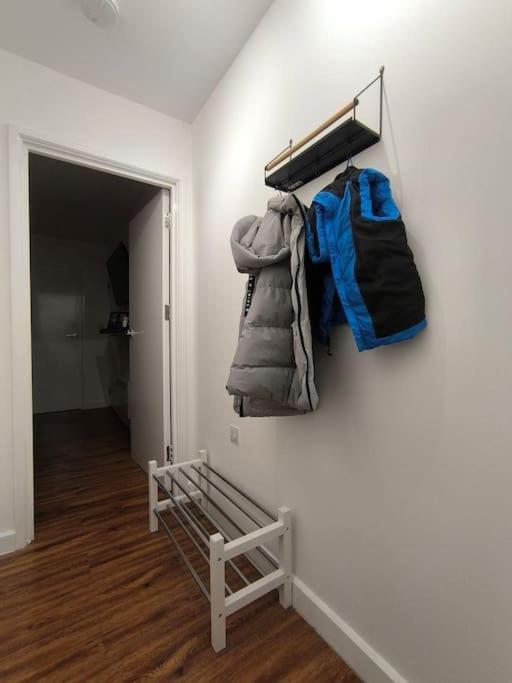 Apartment Flat On Market Street, Tube Station Is Very Close, Near Wembley And London Harrow