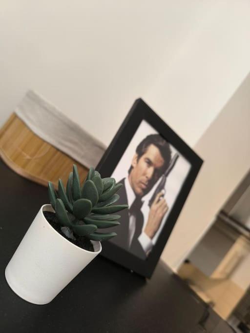 Flat On Market Street, Tube Station Is Very Close, Near Wembley And London * Harrow